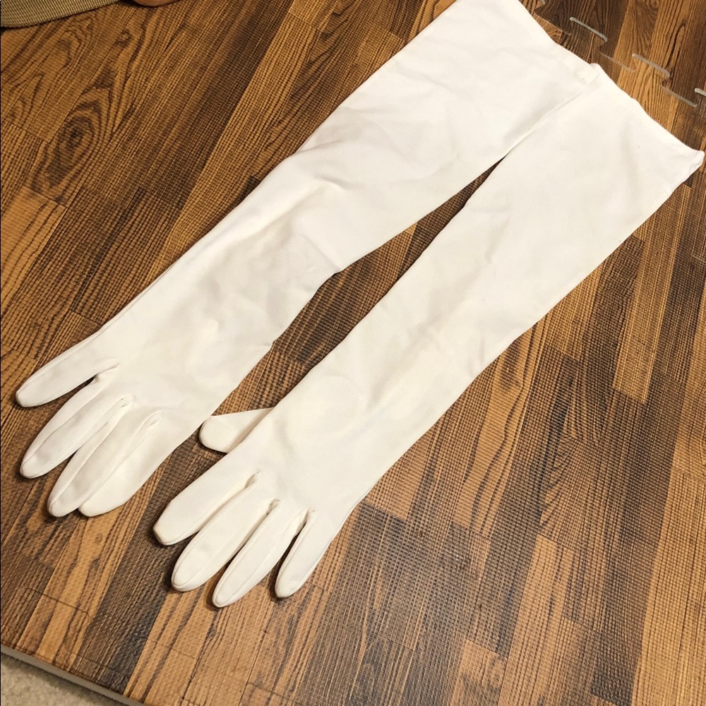 Long White Opera Vintage Gloves with Pearl Buttons - Picture 2 of 4